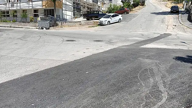 Sürücü fren yerine gaza bastı: 2 yaralı