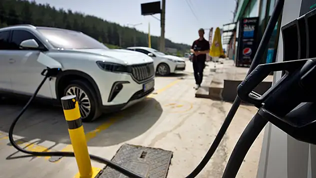Sürücüler bakım maliyetleri düşük olan elektrikli otomobilleri tercih ediyor