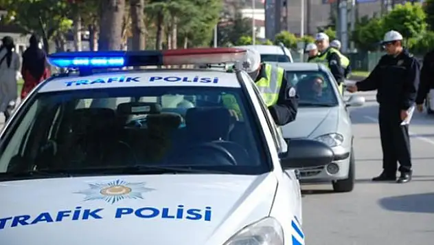 Sürücüler dikkat! Yayalar yol vermeyen yandı