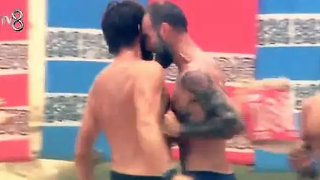Survivor'da Bozok Hakan'a kafa attı