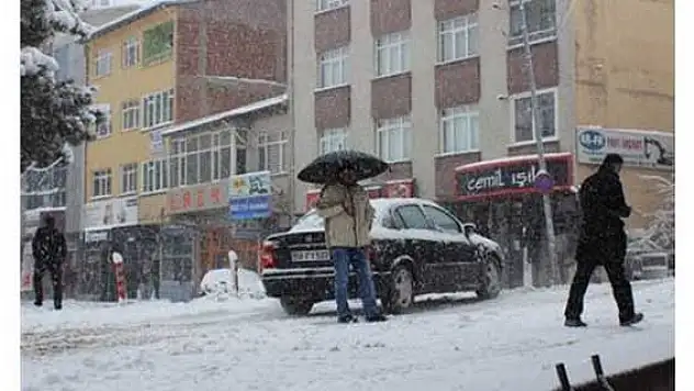Suşehri'nde eğitime kar engeli