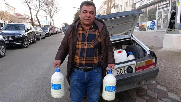 Süt fiyatlarını müşterilerinin maaş zam oranlarına göre belirliyor
