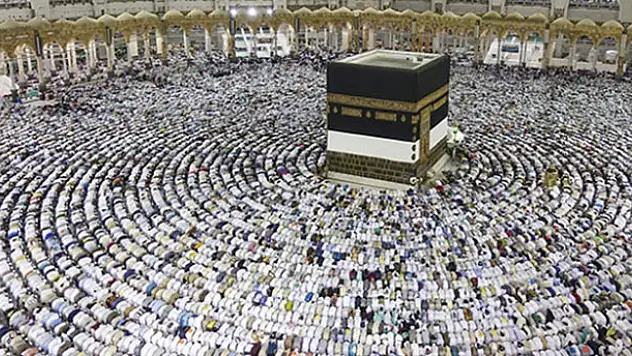 Suudi Arabistan'dan umre ziyaretine ek vergi