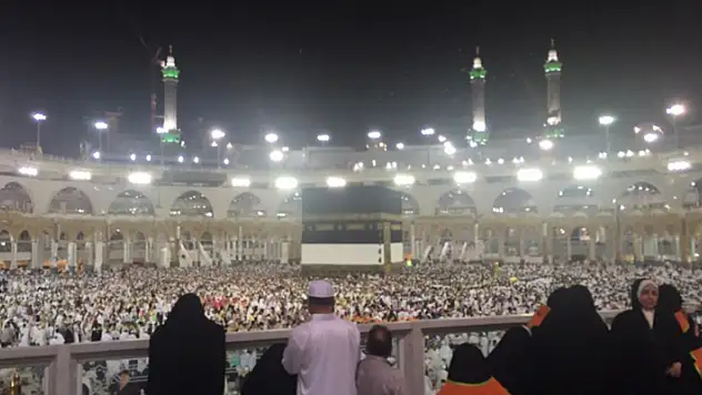 Suudi Arabistan'dan yabancılar için umre kararı: Aşı olmayan giremez!
