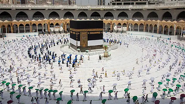 Suudi Arabistan, hac ibadeti için Kovid-19 aşısı olma şartı getirdi