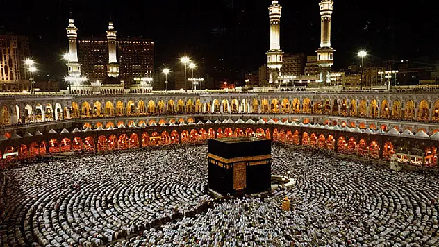 Suudi Arabistan hacca izinsiz gelenlere 10 yıl ülkeye giriş yasağı uygulayacak
