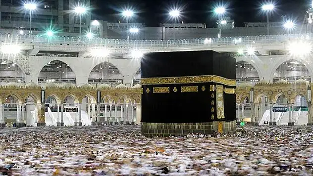 Suudi Arabistan, yeni sezonda yurt dışından umreci kabulüne başlandığını duyurdu

