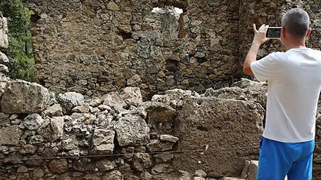 Syedra Antik Kenti'ndeki tiyatro gün yüzüne çıkarılıyor