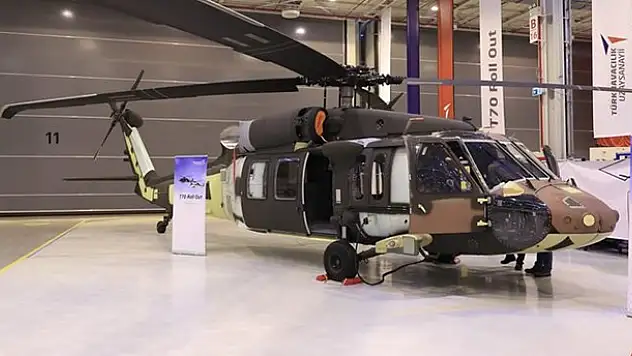 T-70 helikopteri ilk kez hangardan çıktı .
