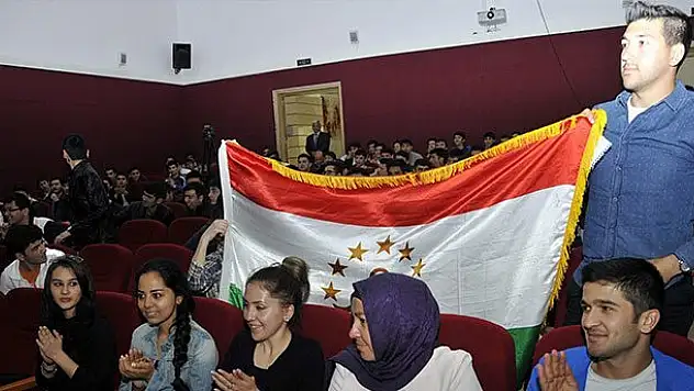 Tacikistanlı öğrenciler Konya'da buluştu