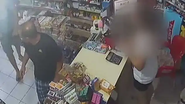 Tacizciyi dövüp polise teslim ettiler