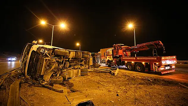 TAG Otoyolunda 9 aracın karıştığı zincirleme trafik kazasında 4 kişi yaralandı
