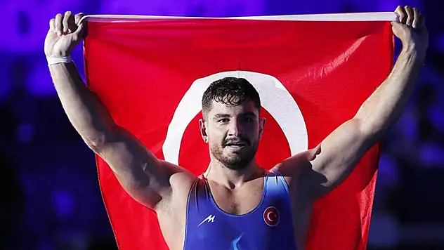 Taha Akgül, Dünya Güreş Birliği tarafından yılın serbest stil güreşçisi seçildi
