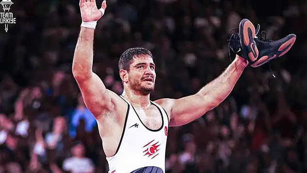 Taha Akgül sporculuk kariyerini sonlandırdığını açıkladı
