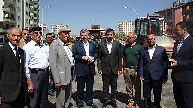 Tahir Akyürek: '31 ilçede asfaltta rekor kırıyoruz'