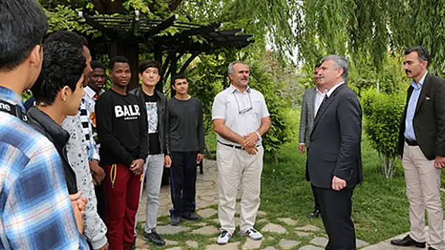 Tahir Akyürek, 'Gençlerimeze güveniyoruz'