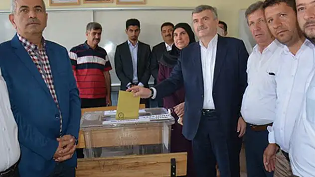Tahir Akyürek oyunu kullandı