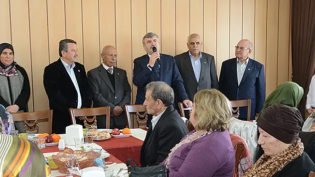 Tahir Akyürek şehit aileleri ile buluştu