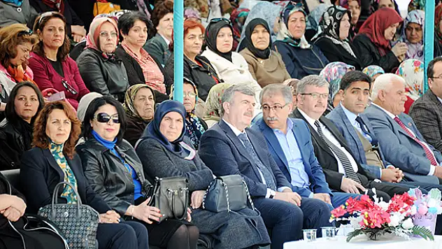 Tahir Akyürek'ten Konyalı kadınlara anlamlı hediye