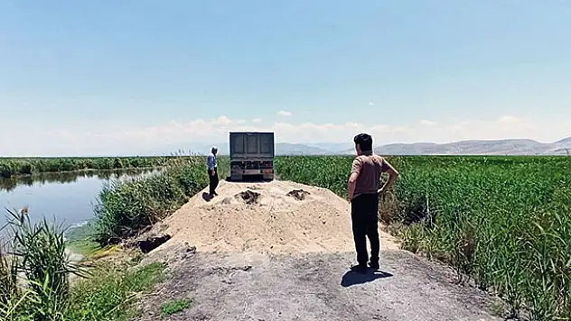 Tahrip edilen Konya'daki Akgöl'ün dolgu seti DSİ ekiplerince onarıldı