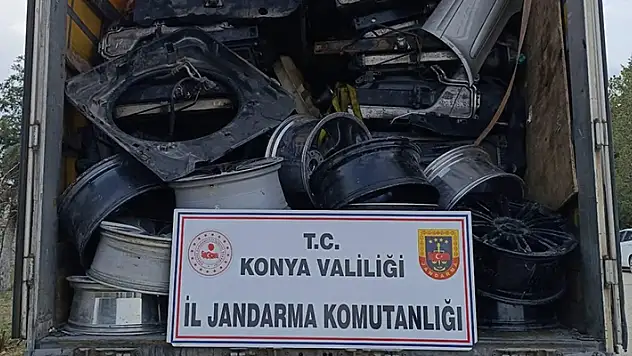 Takip sistemi kapatılan yabancı tırdan gümrük kaçağı malzeme yakalandı
