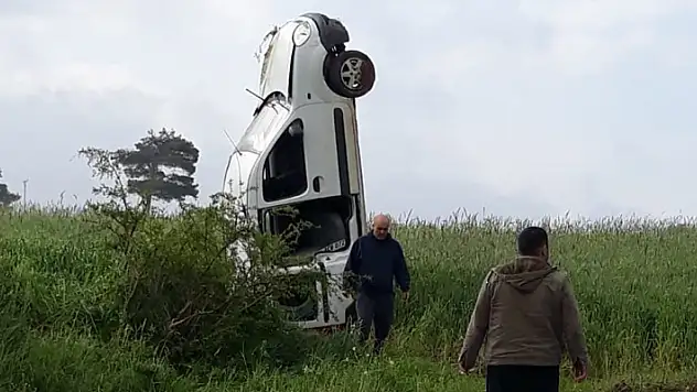 Takla atan araç dik durdu sürücünün oğlu yaralandı

