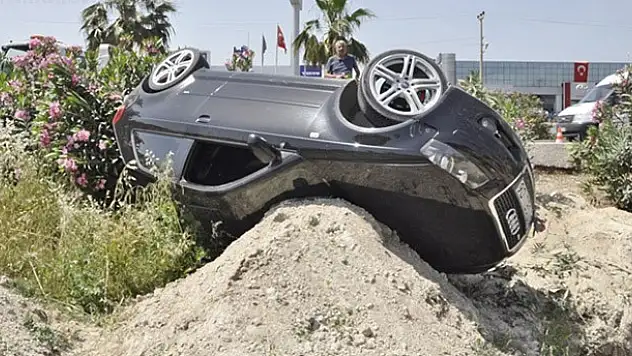 Takla atan otomobilden burnu bile kanamadan çıktı