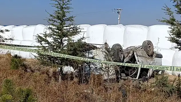 Konya'da takla atan otomobilin sürücüsü öldü, arkadaşı ağır yaralandı