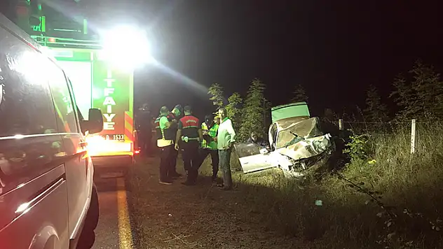 Takla atan otomobilin sürücüsü öldü, yanındaki kız arkadaşı ağır yaralı
