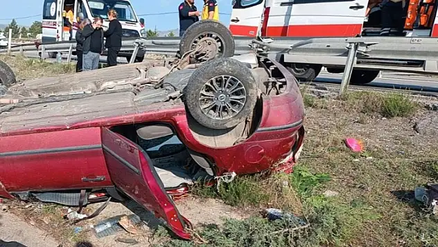 Takla atıp hurdaya dönen otomobilde 4 kişi yaralandı
