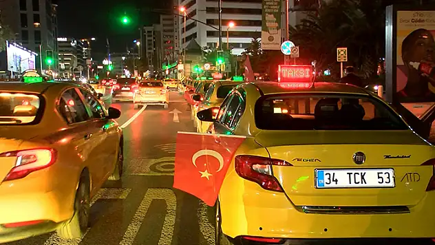 Taksiciler, Ankara'da düzenlenen terör saldırısını kınamak için konvoy yaptı