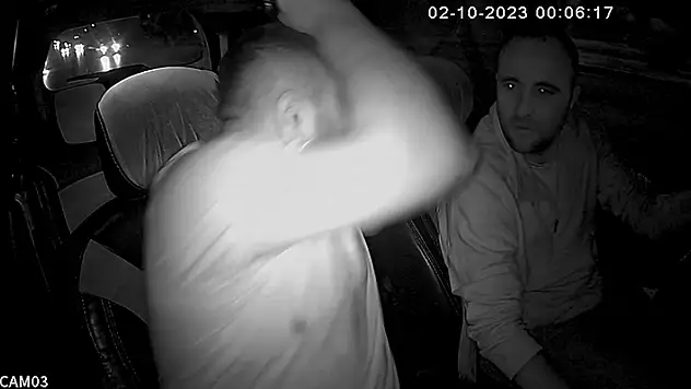 Taksicinin başına silah dayayıp kabzasıyla vurup kaçan şüpheli, tutuklandı

