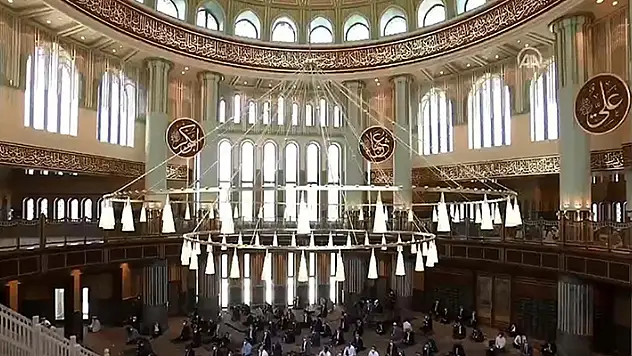 Taksim Camisi ibadete açıldı