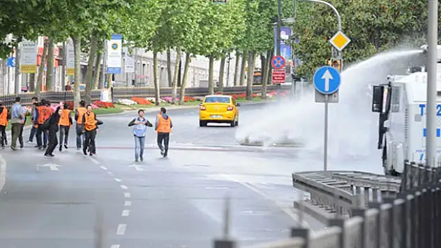 Taksim'e çıkmak isteyen gruba müdahale