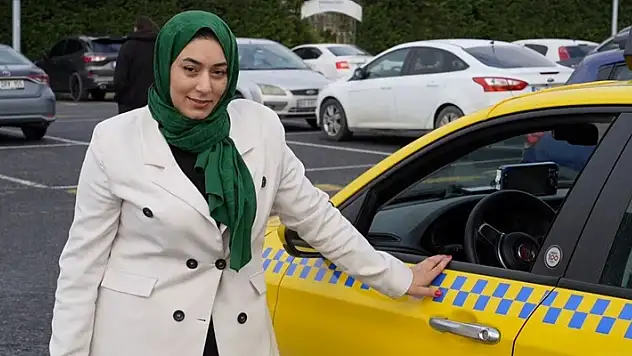 Taksiye ödediği ücret fazla gelince taksi şoförü oldu
