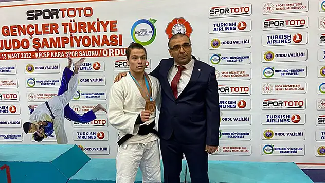 Talha Büyükeser üçüncü oldu 