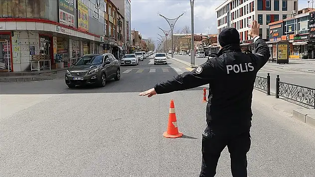 Tam kapanma uzayacak mı?
