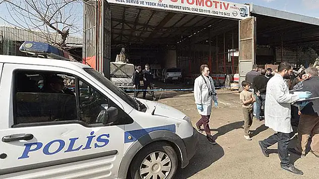 Tamir edilen araçta düzeneğe bağlanmış el bombası bulundu