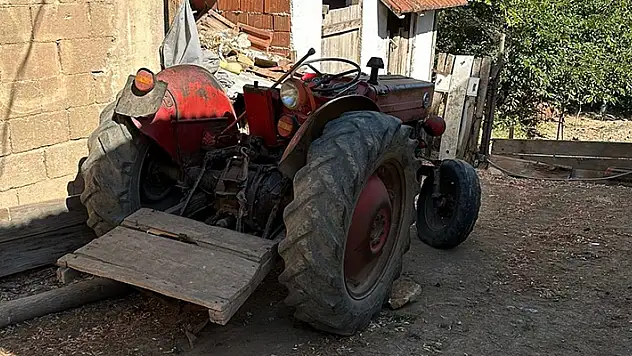 Tamir etmeye çalıştığı traktörün altında kalan yaşlı adam öldü
