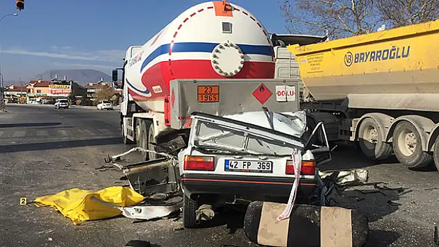 Tankere çarpan otomobilin sürücüsü hayatını kaybetti