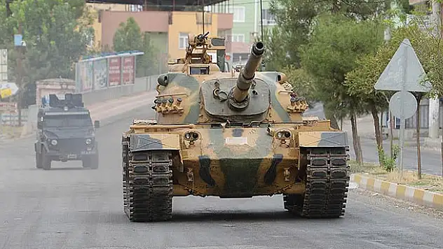 Tankın altında kaldı, 'Şehit' oldu!