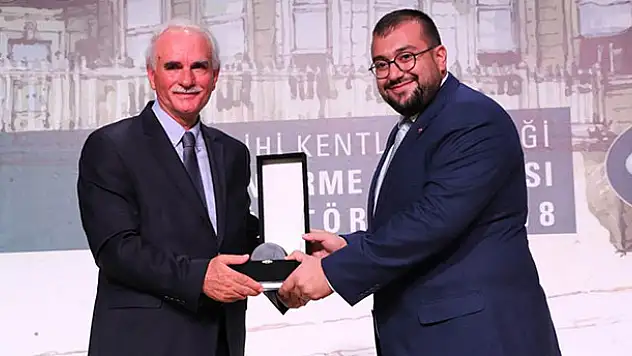 Tantavi Kültür Ve Sanat Merkezi ödülünü aldı
