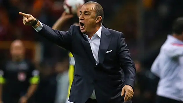 Taraftarlardan Konyaspor maçında Fatih Terim'e maskeli destek