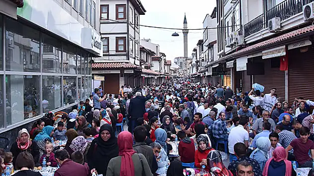 Tarihi bedesten çarşısında iftar programı