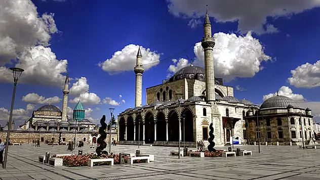 Tarihi Camileri Gelecek Kuşaklara Aktarıyoruz
