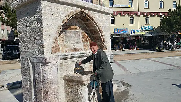 Tarihi çeşme Bozkır merkezine taşındı