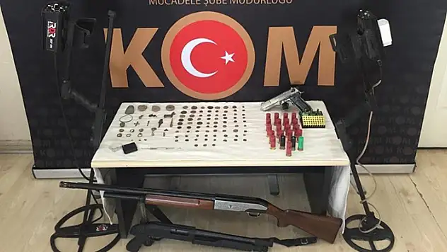 Tarihi eser kaçakçılarına yönelik Konya merkezli operasyonda yakalananlardan 32'si Seydişehir Adliyesi'ne getirildi
