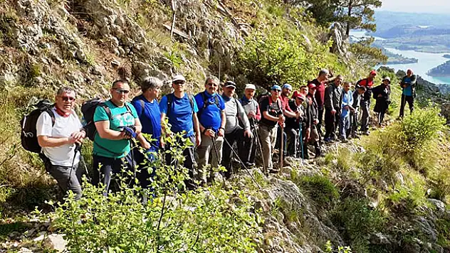 Tarihi kervan yolunu yürüyerek geçtiler
