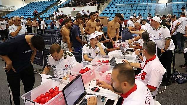 Tarihi Kırkpınar Yağlı Güreşleri'nde kayıt günü