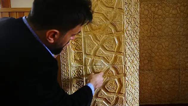 Tarihi mescidin 'figürlü' mihrabı dikkati çekiyor